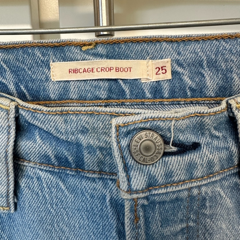 Levi’s Ribcage crop boot size 25 excellent condition